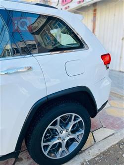 جیپ گراند شیرۆکی